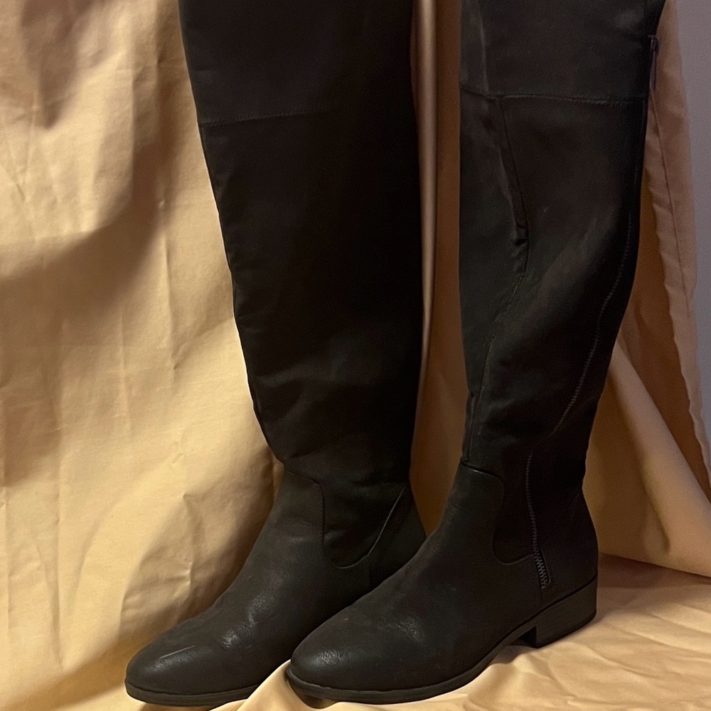 Trendy Black Knee-High Women's Boots